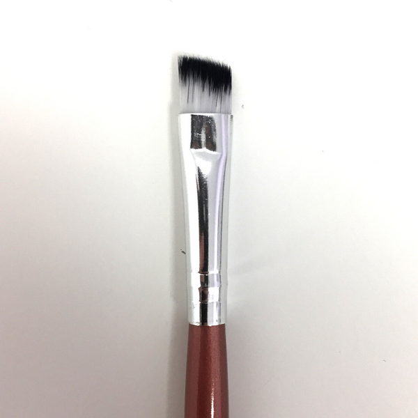 Oblique eyeshadow brush